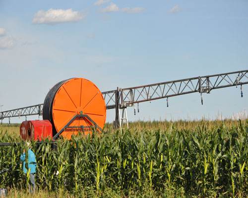 電動(dòng)噴灌機(jī)節(jié)能高效，農(nóng)田灌溉必不可少